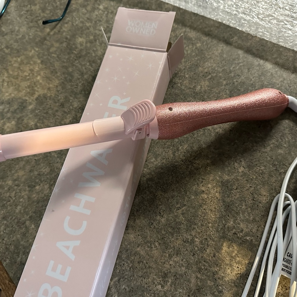Beachwaver curling iron